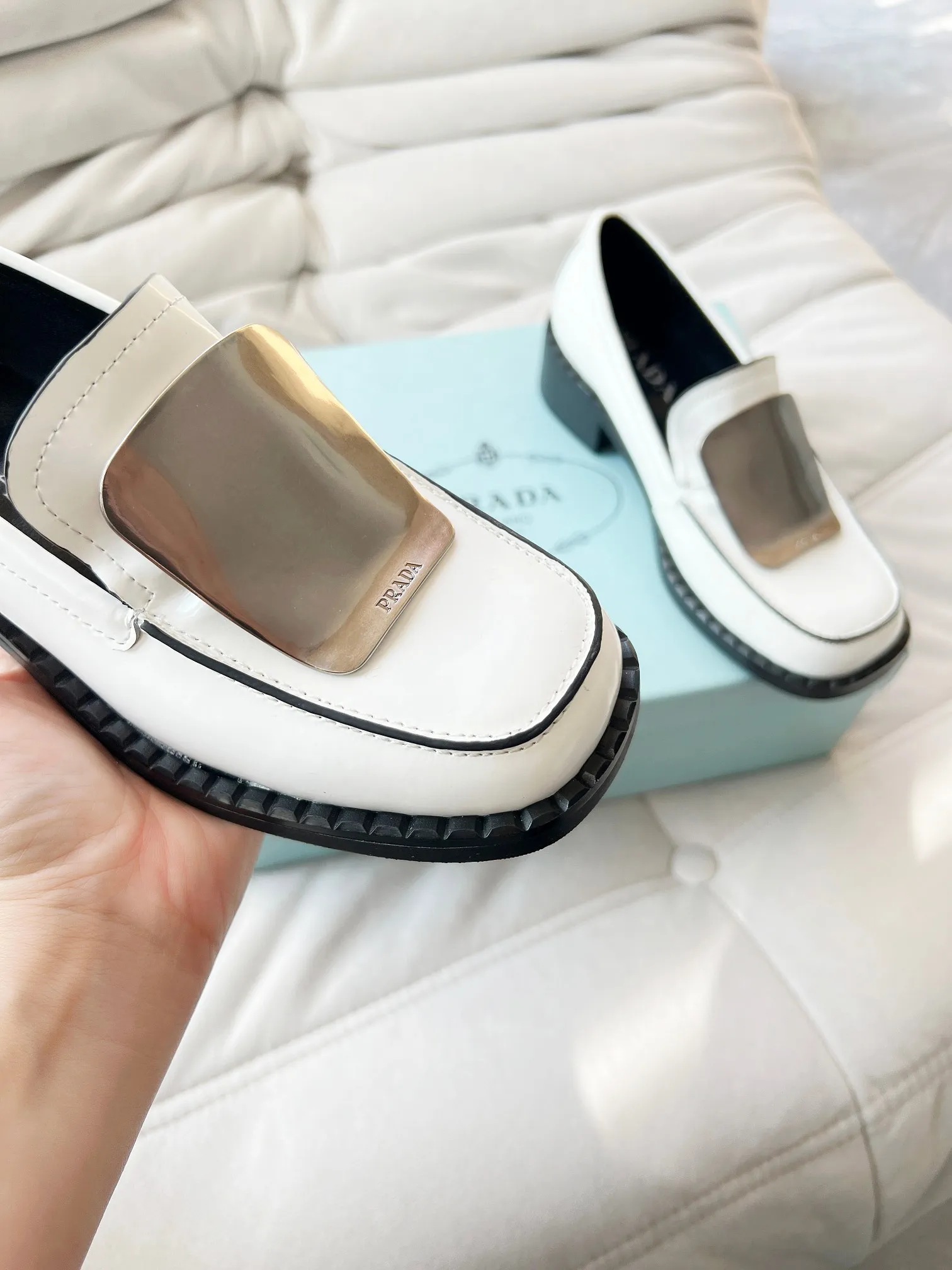 👟👟Ex-factory price 560👟👟 Prada’s new spring and summer women’s clothing｜Absolutely beautiful🥰Exception! Extra number! Anita will continue to update the latest SS25 catwalk pre-sale models, with novel logos as soul mates. Full of fun ~ Adhering to the trend-setting vane, you must believe in Prada's ability to capture fashion. 35-42 yards
